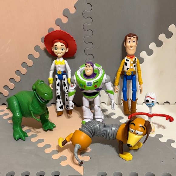 Pixar Other - Toy Story Action Figure Set - Multicolor
